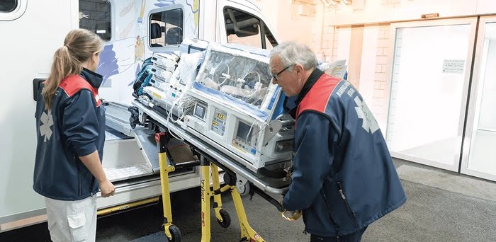 آمبولانس خصوصی برای انتقال نوزادان به بیمارستان