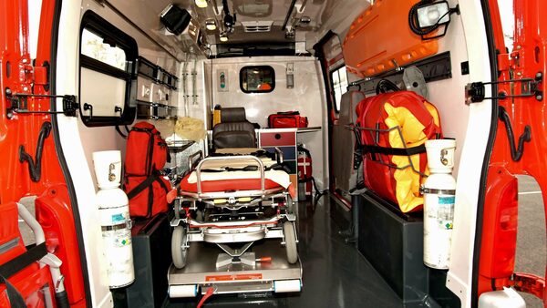 آمبولانس و تجهیزات پزشکی